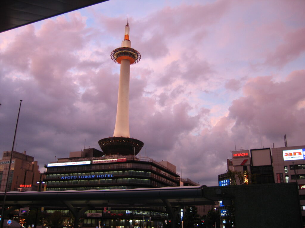 Kyoto-Tower, Symbol des modernen Japans