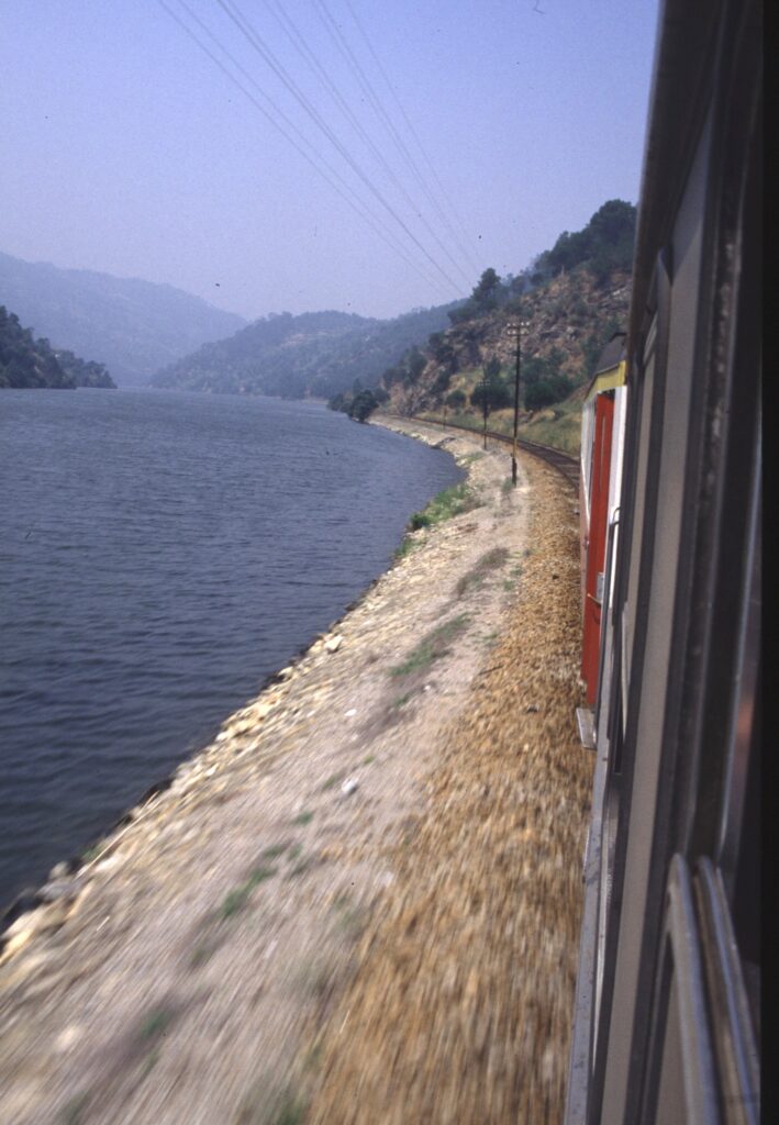 Bahnfahrt durch das Dourotal