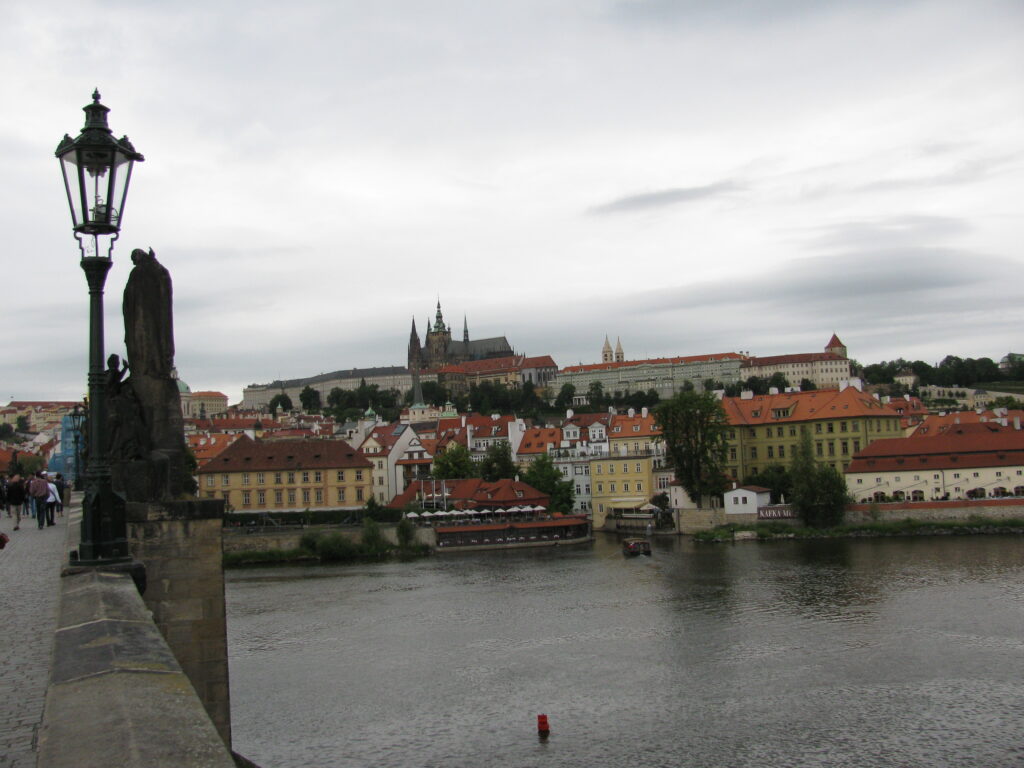 Kalrsbrücke und Prager Burg